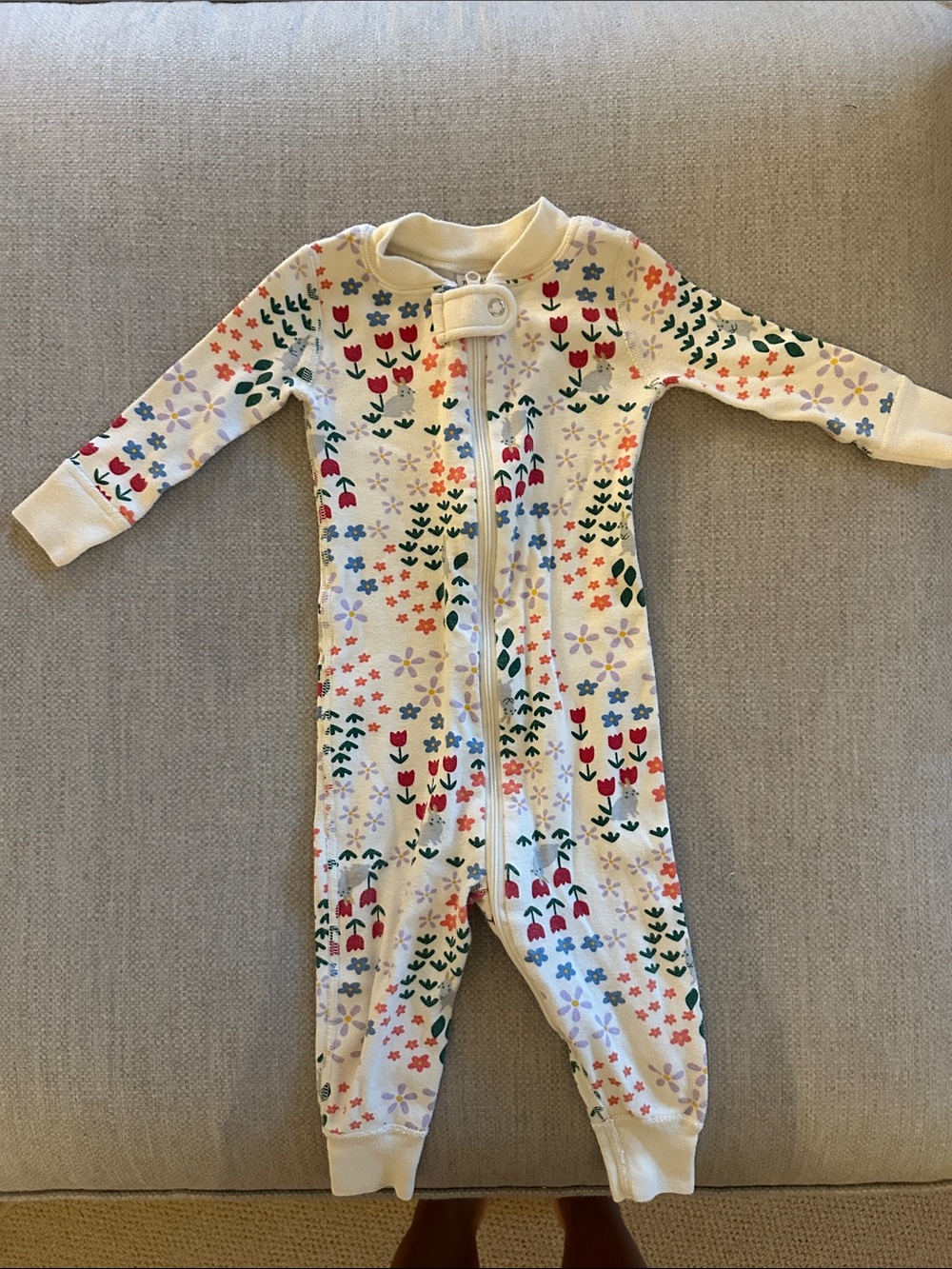 Hanna Andersson Cream Floral and Bunny Zip One-Piece 6-12m